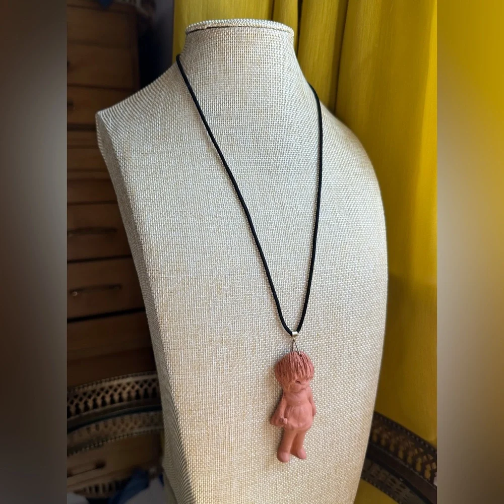 1970s Ann Entis Terra Cotta Handmade Little Girl Pottery Pendant Signed Necklace - Picture 4 of 5